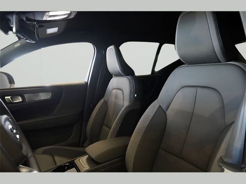 New 2025 Volvo EX40 Core w/ Climate Package image 18