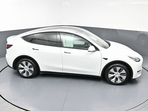 Used 2022 Tesla Model Y Long Range image 51