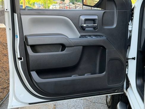 Used 2019 Chevrolet Silverado 1500 Custom w/ Custom Convenience Package AWD/4WD image 28
