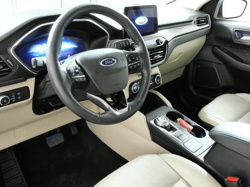 Certified 2020 Ford Escape Titanium AWD/4WD image 4