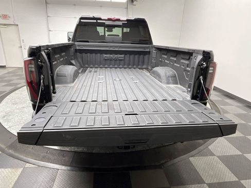 Used 2025 GMC Sierra 2500 AT4 w/ AT4 Premium Plus Package AWD/4WD image 5