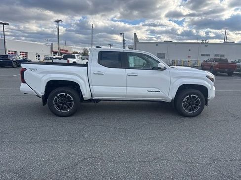 Used 2025 Toyota Tacoma TRD Sport image 3