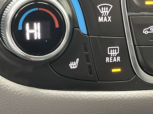 Used 2023 Chevrolet Equinox LT w/ Driver Convenience Package image 20