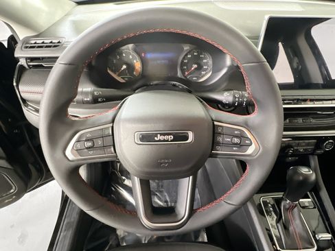 Used 2022 Jeep Compass Trailhawk AWD/4WD image 11