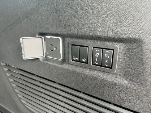 New 2026 Chevrolet Suburban High Country image 7