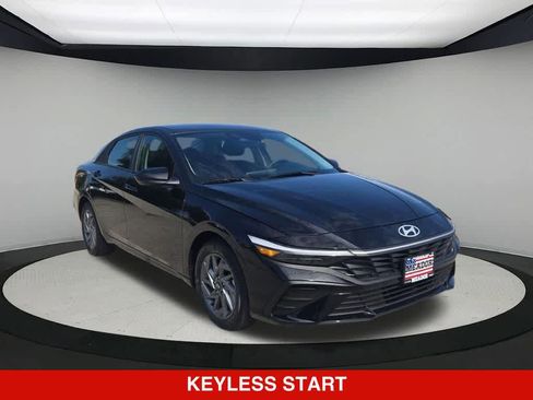 Used 2026 Hyundai Elantra Hybrid FWD image 8