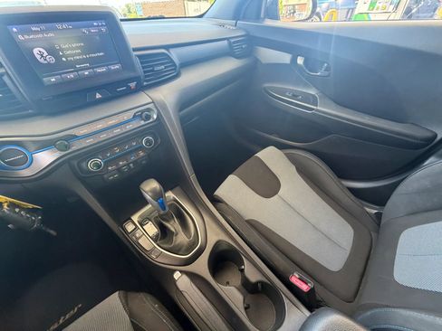 Used 2020 Hyundai Veloster 2.0 FWD image 18