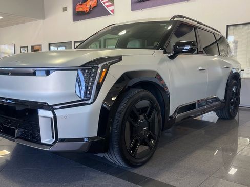 Used 2024 Kia EV9 GT-Line image 1