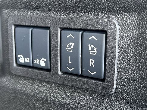 Used 2025 GMC Yukon Denali w/ Denali Reserve Package image 26