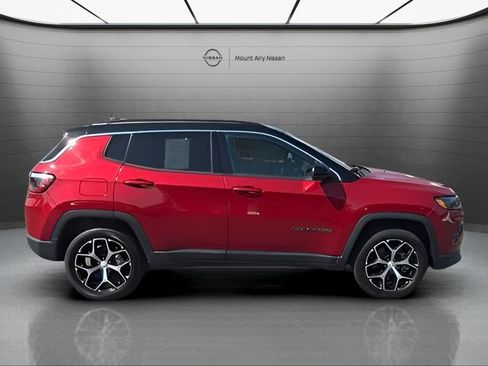 Used 2024 Jeep Compass Limited AWD/4WD image 3