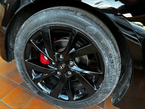 Used 2016 Hyundai Veloster image 18