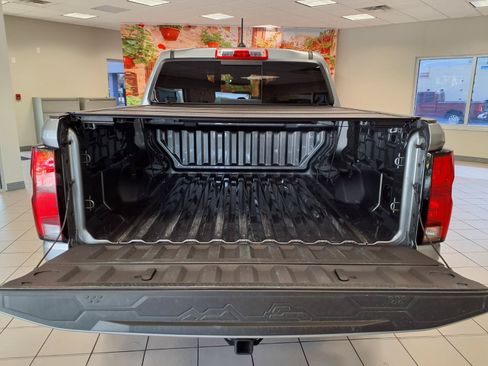 Used 2025 Chevrolet Colorado Z71 AWD/4WD image 16