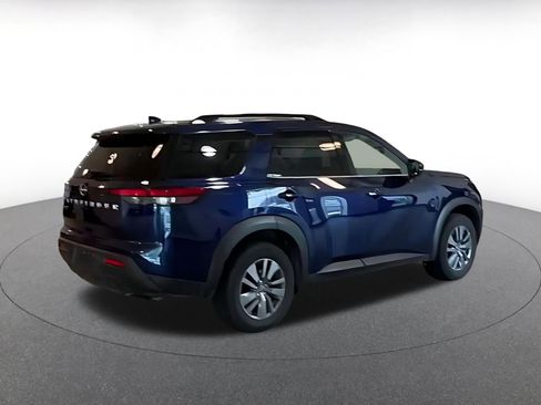 Used 2025 Nissan Pathfinder SV AWD/4WD image 14