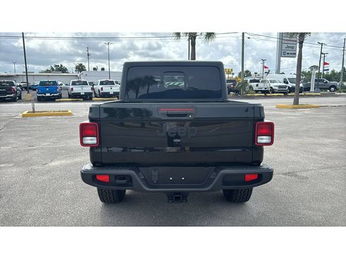 Used 2022 Jeep Gladiator Sport AWD/4WD image 5