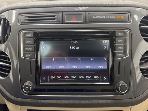 Used 2016 Volkswagen Tiguan SE image 14