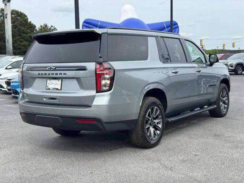 Used 2024 Chevrolet Suburban Z71 w/ Luxury Package AWD/4WD image 3