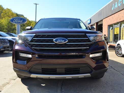 Used 2022 Ford Explorer XLT w/ Equipment Group 202A image 2