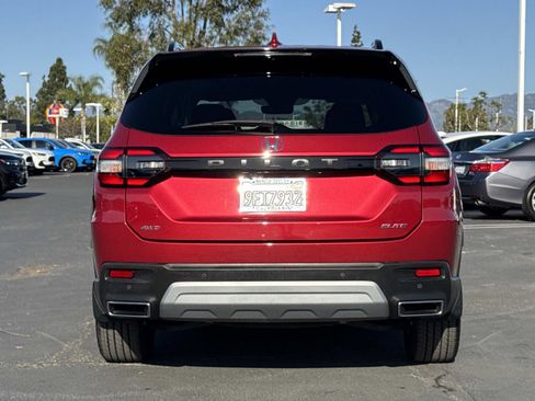 Used 2023 Honda Pilot Elite image 4