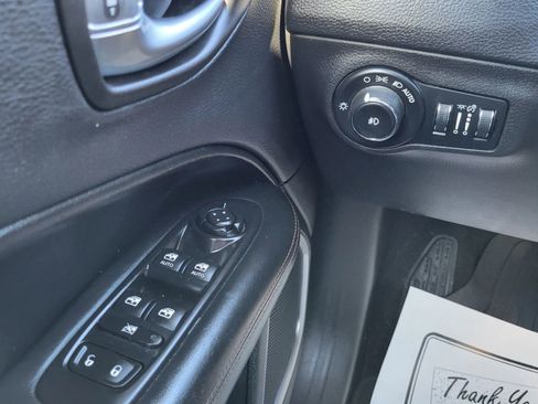 Used 2018 Jeep Compass Limited w/ Navigation Group FWD image 21