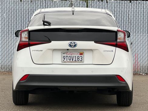Used 2022 Toyota Prius LE FWD image 4