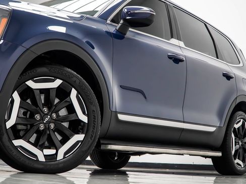 Used 2024 Kia Telluride S w/ S Sunroof Package FWD image 3