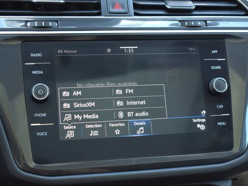Used 2022 Volkswagen Tiguan SE AWD/4WD image 25