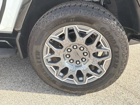 Used 2025 GMC Hummer EV 3X AWD/4WD image 10