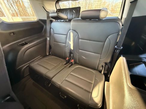Used 2022 GMC Acadia SLT w/ LPO, Floor Liner Package AWD/4WD image 68