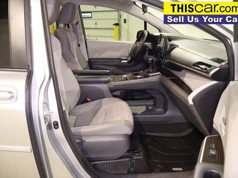 Used 2021 Toyota Sienna LE FWD image 30