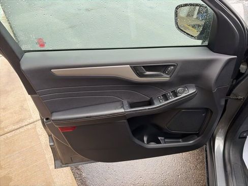 Used 2022 Ford Escape SE w/ Cold Weather Package FWD image 10