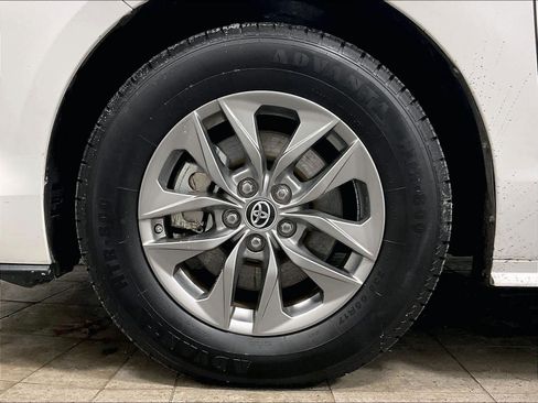 Certified 2024 Toyota Sienna LE image 7