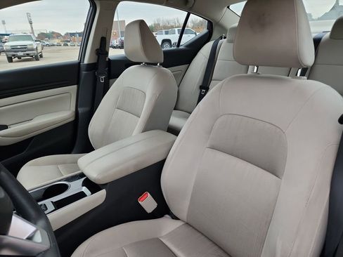 Used 2024 Nissan Altima 2.5 SV image 10