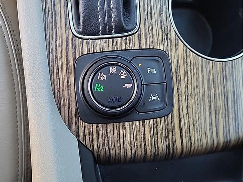 Used 2019 GMC Acadia Denali w/ Technology Package AWD/4WD image 29