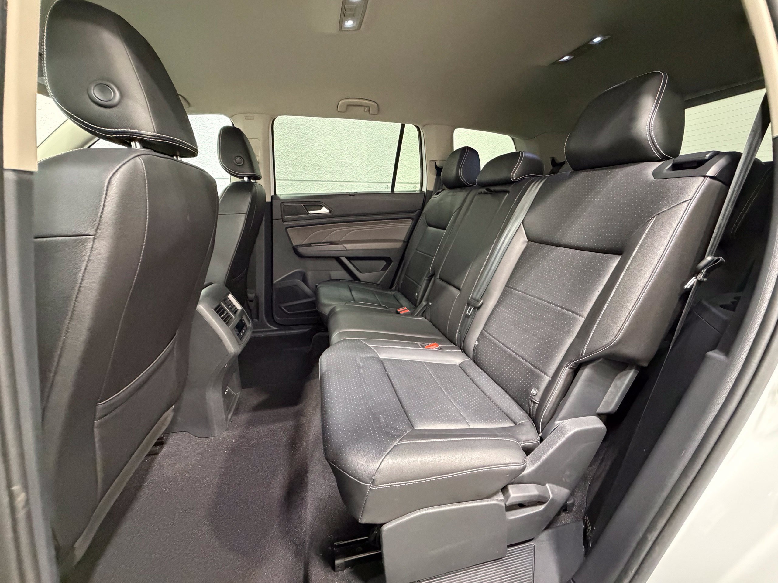 Certified 2023 Volkswagen Atlas SE w/ Black Wheel Package FWD image 23