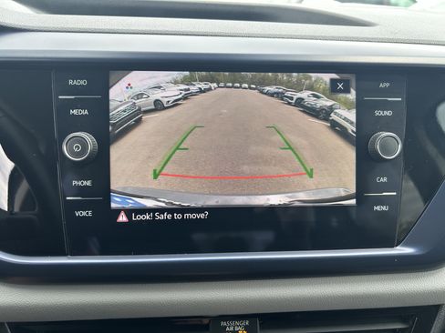 Used 2023 Volkswagen Taos SE w/ Black Wheel Package image 13