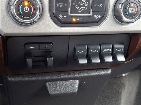 Used 2016 Ford F350 Lariat image 26