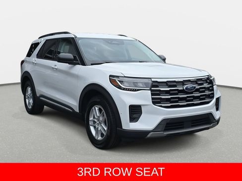 Used 2025 Ford Explorer Active RWD image 3