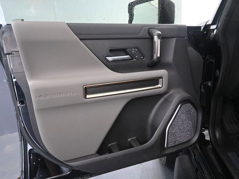 New 2025 GMC Hummer EV 2X w/ LPO, Dark Essentials Package image 17