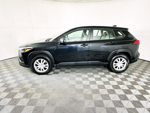 Used 2023 Toyota Corolla Cross L image 6