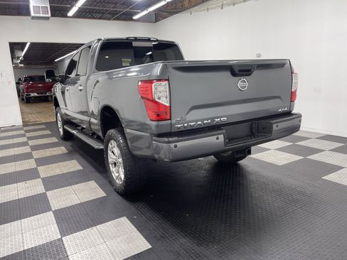 Used 2016 Nissan Titan SL image 2