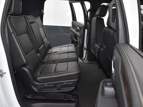 Used 2024 Chevrolet Suburban Premier image 24