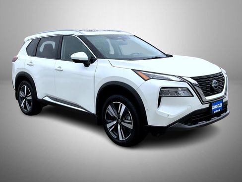 Used 2023 Nissan Rogue SL w/ SL Premium Package image 3