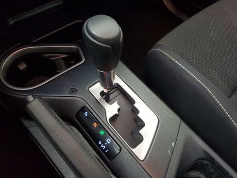 Used 2017 Toyota RAV4 XLE FWD image 32