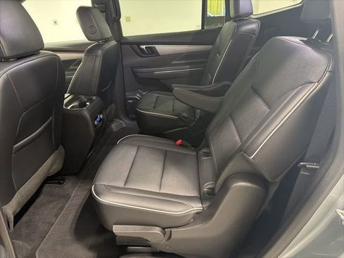 Used 2025 Buick Enclave Preferred FWD image 25