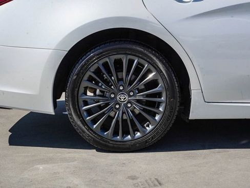 Used 2021 Toyota Avalon XSE image 9