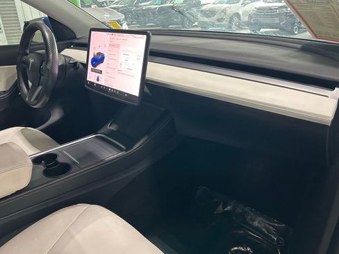 Used 2021 Tesla Model Y Performance image 28