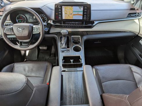 Used 2023 Toyota Sienna Platinum image 19