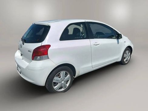 Used 2011 Toyota Yaris 2-Door Hatchback w/ Convenience Pkg FWD image 7