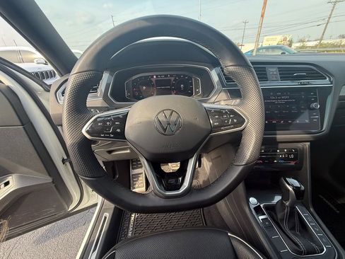Used 2022 Volkswagen Tiguan SEL R-Line image 16