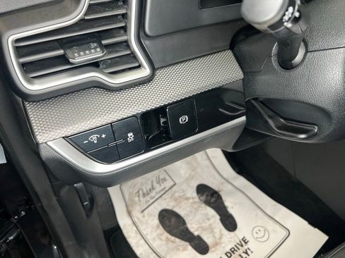 Used 2024 Kia Sportage LX image 14